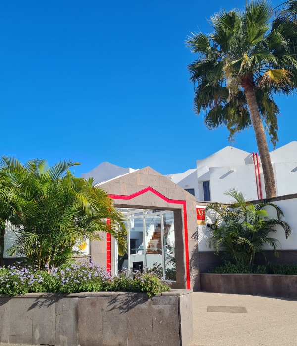 Garden areas and palm trees of Turbo Club Apartments in the south of Gran Canaria